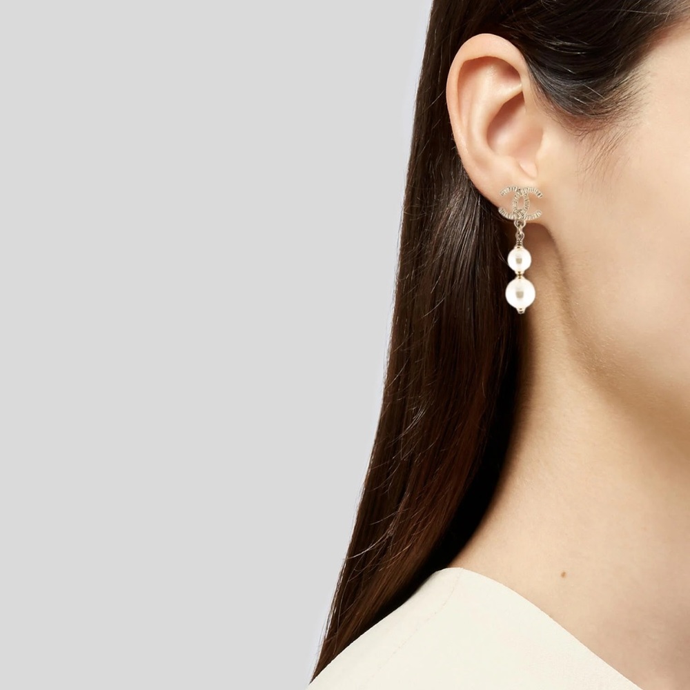 Chanel pearl drop earrings
